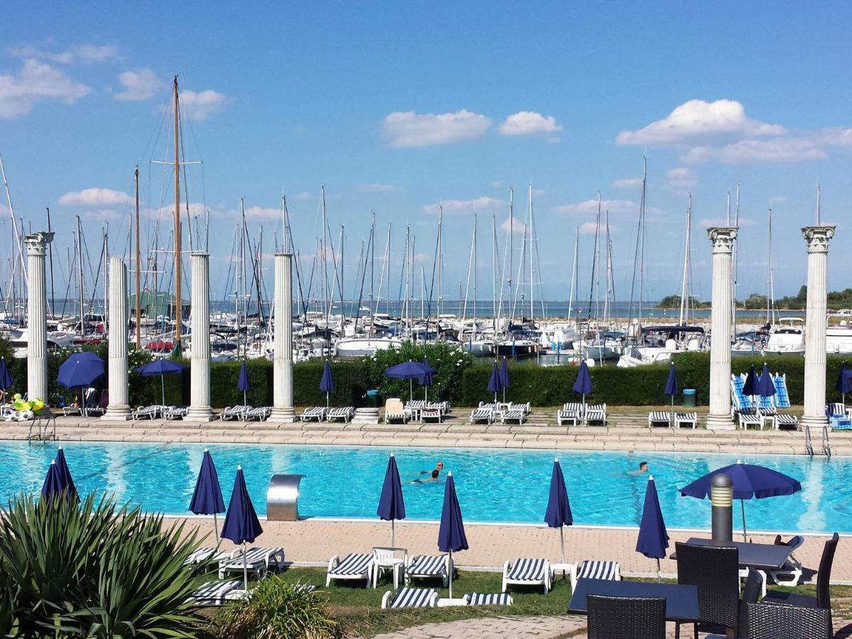 Isola Terramare Apartment Линяно Сабиадоро Екстериор снимка